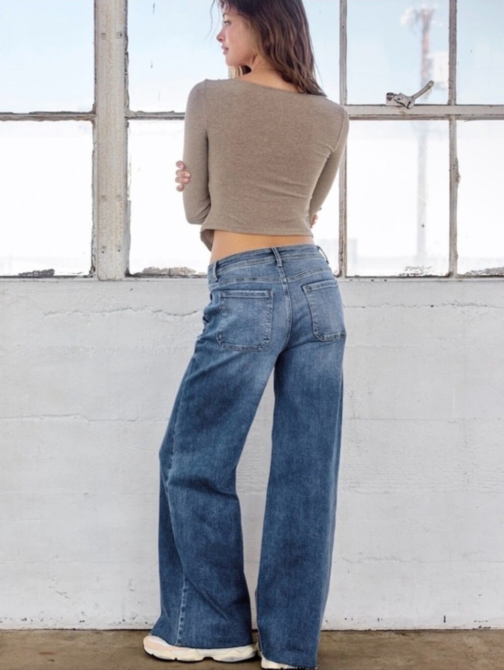Enjean Wide-Leg Blue Denim Jeans with Drawstring Waist - Picture 3 of 5